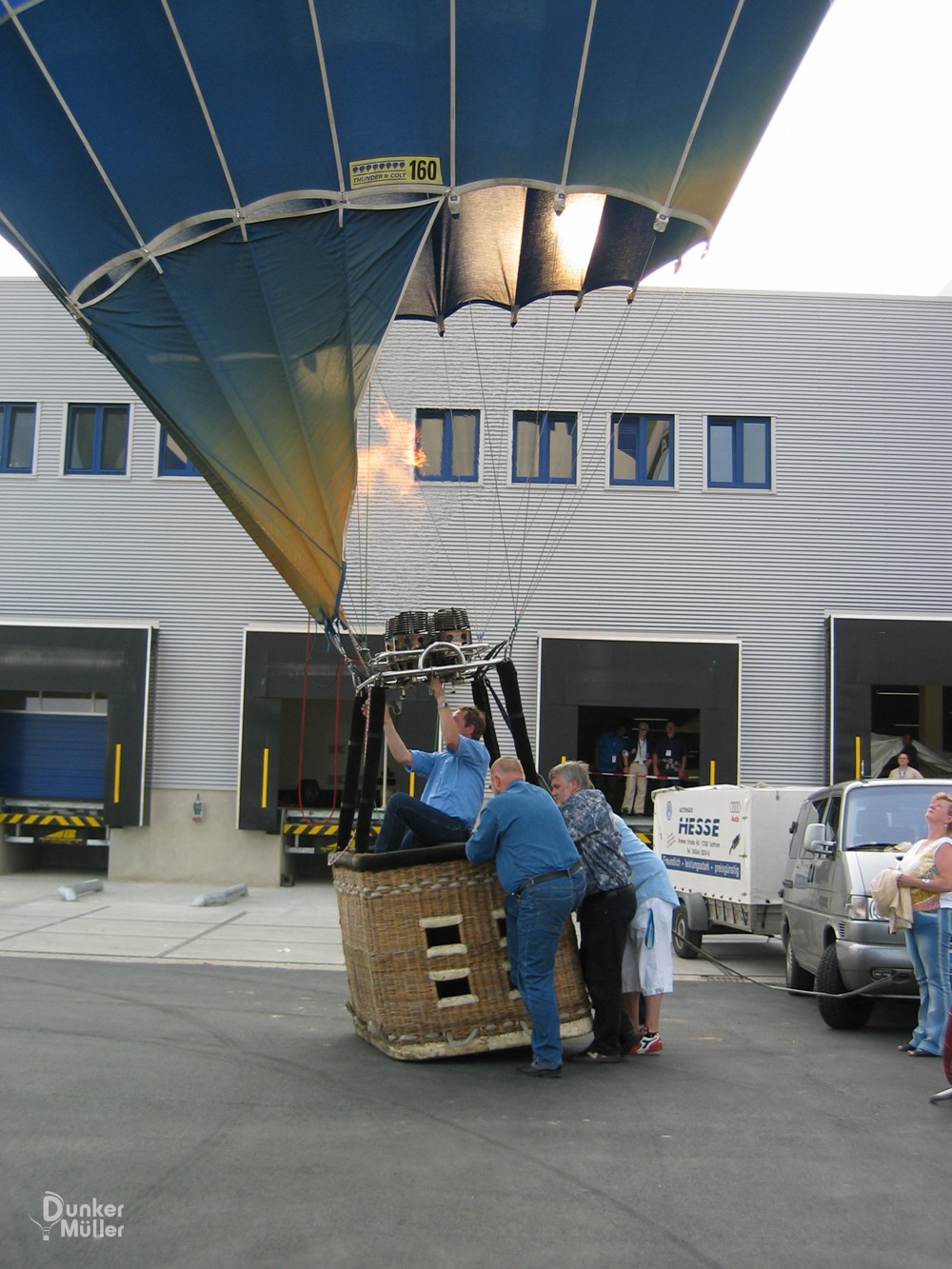 Kurz vor dem Einstieg in den Ballon