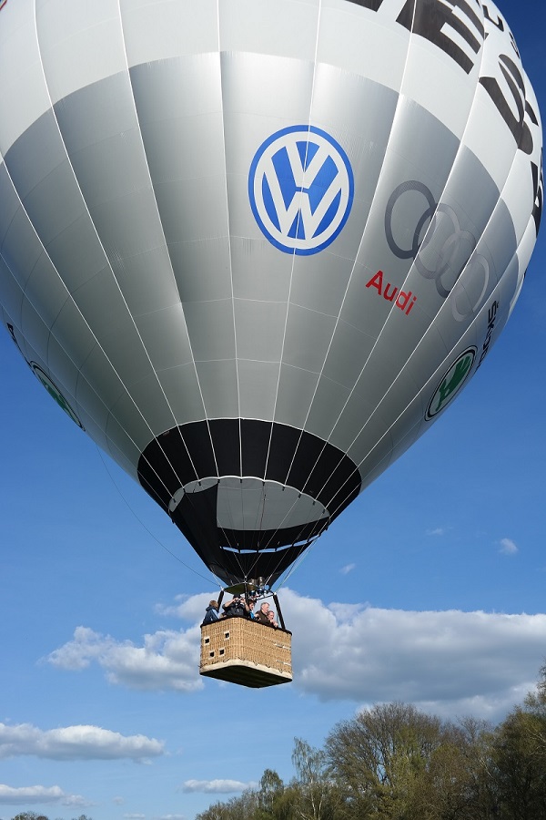 Buxtehude Herbst 2022. Hesse Autohaus Heißluftballon.